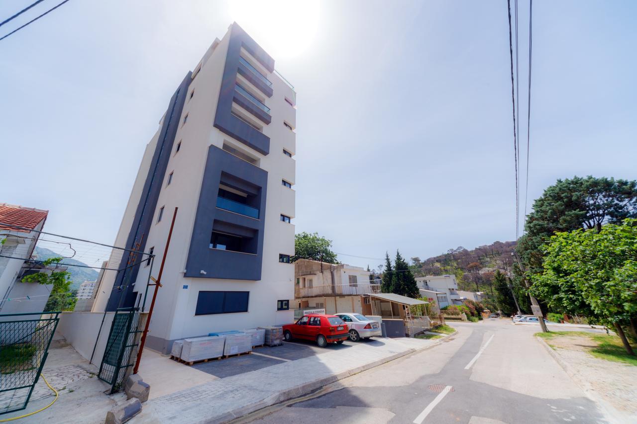 N Apartments Sutomore Exterior photo